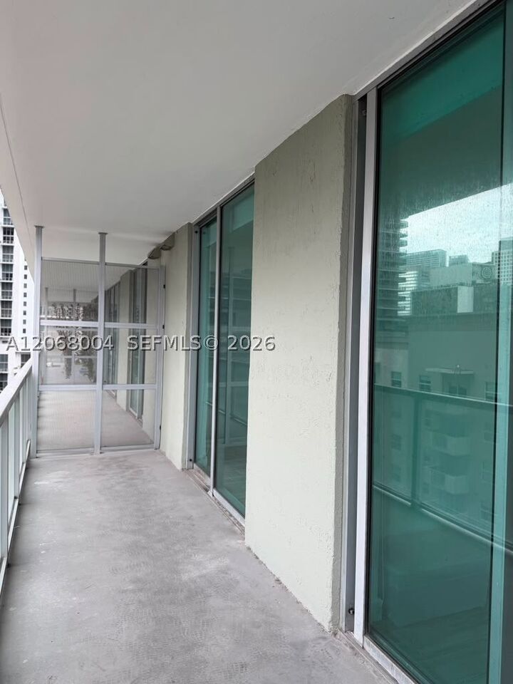 Property Photo: 1111 SW 1st Ave 1722-N FL 33130