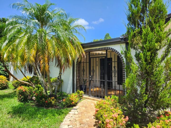 Property Photo:  18611 SW 61st Ct  FL 33332 