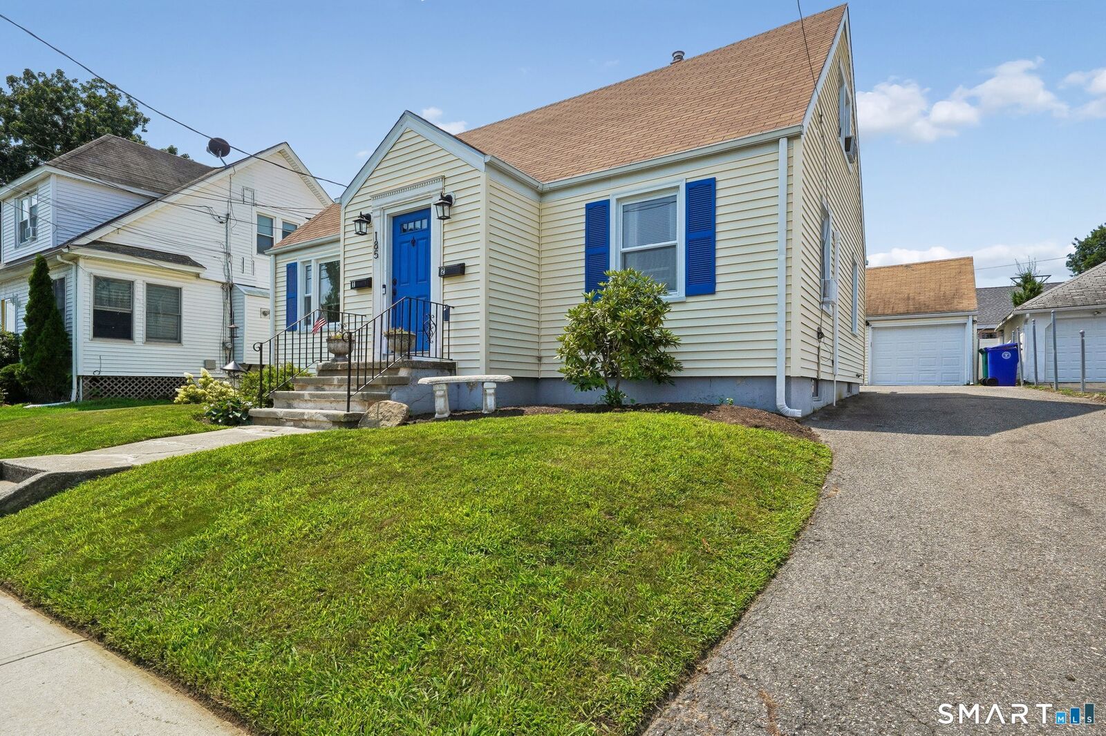 Property Photo:  185 Oakland Street  CT 06615 