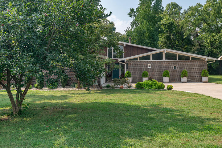 Property Photo: 2266 E Sunset Street MO 65804
