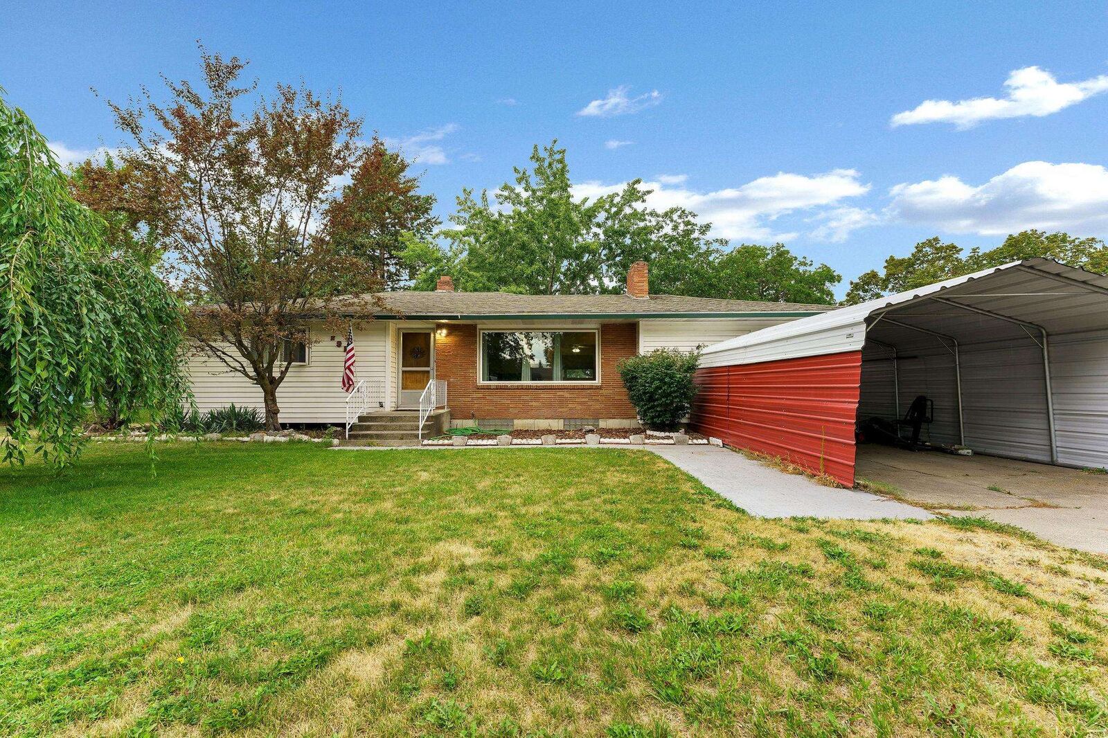 Property Photo:  915 N Bowdish Rd  WA 99206 