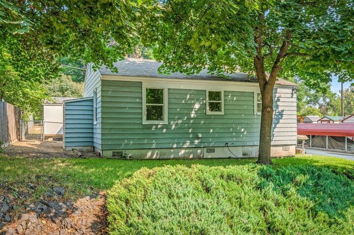 Property Photo: 3320 W Woodland Blvd WA 99224