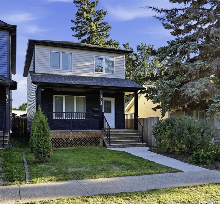 Property Photo: 705 33rd Street W SK S7L 0W2