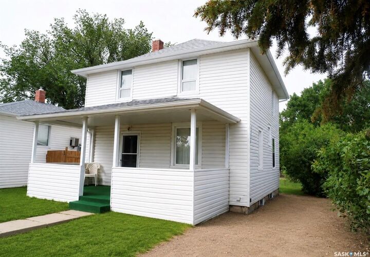 Property Photo:  311 7th Avenue E  SK S0H 0B0 
