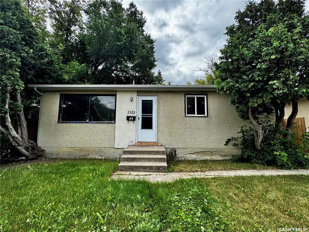 Property Photo: 3355 33rd Street W SK S7L 4P5