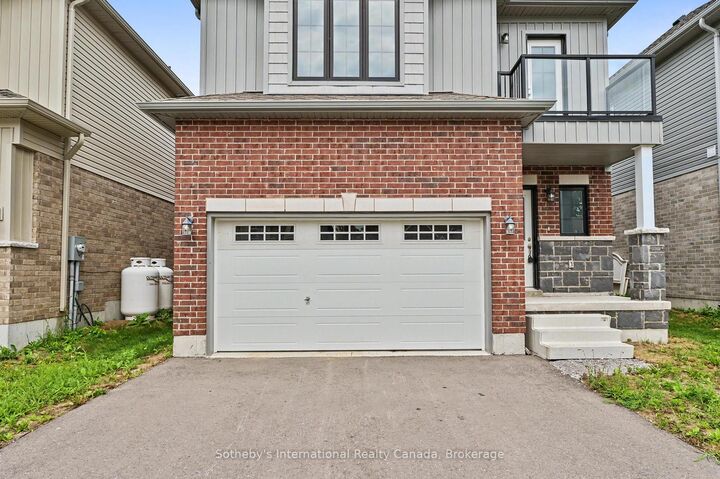 Property Photo: 12 Hillcroft Way ON K0M 1A0