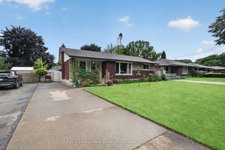 Property Photo: 3 Northwood Drive ON L2M 4J4