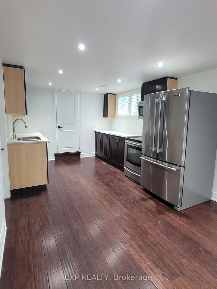 Property Photo:  1849 Bonnymede Drive  ON L5J 1E2 