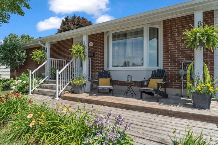 Property Photo:  11 Chesterfield Drive  ON K7N 1M3 