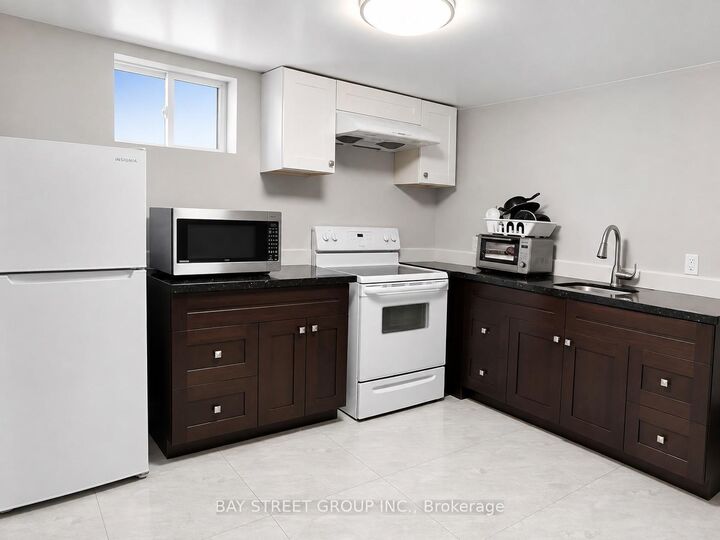 Property Photo:  33 Dalton Road Main And Lower  ON M5R 2Y8 