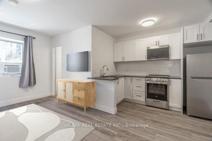 Property Photo:  608 Church Street D8  ON M4Y 2E7 