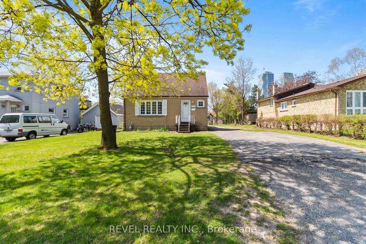 Property Photo: 3524 Joan Drive ON L5B 1T8