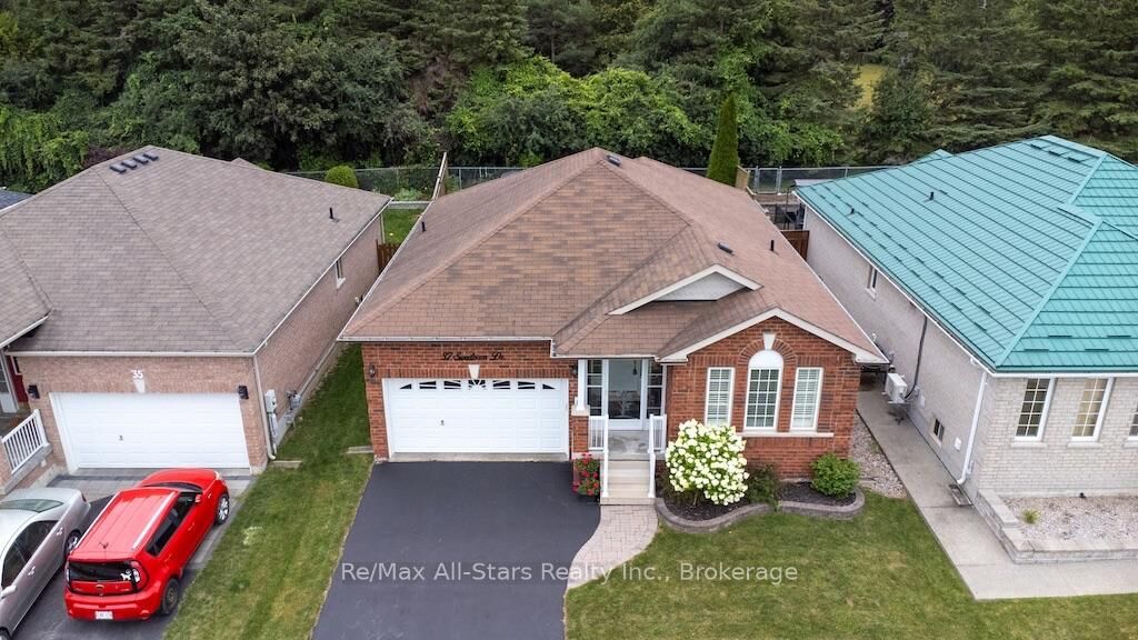 Property Photo:  37 Sweetnam Drive  ON K9V 0A7 