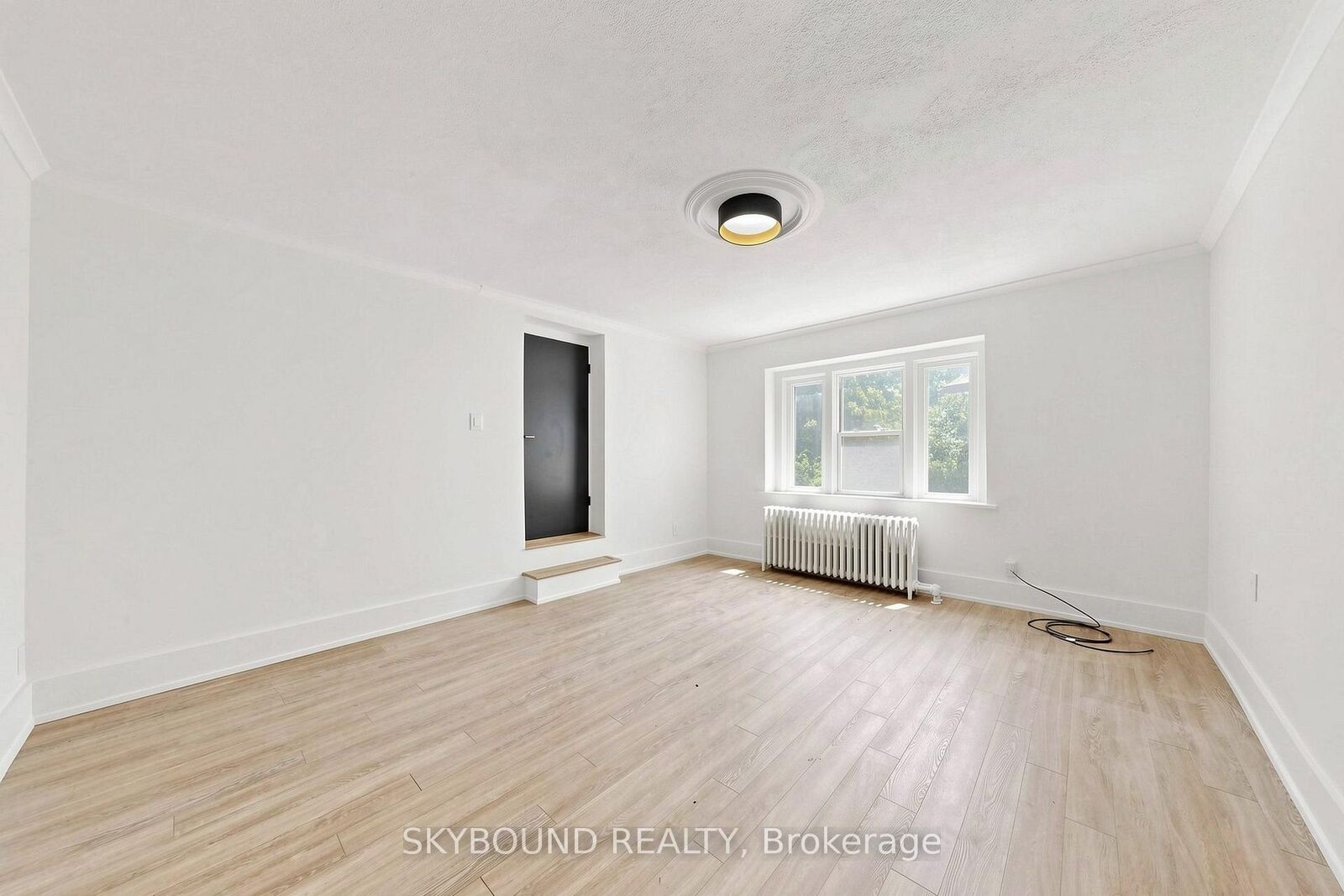Property Photo: 1165 Kingston Road 15 ON M1N 1P2