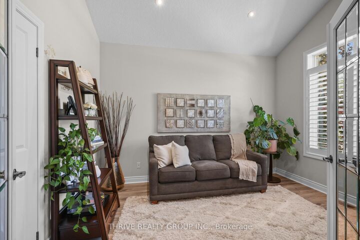Property Photo: 696 Commissioners Road 5 ON N6K 1B9