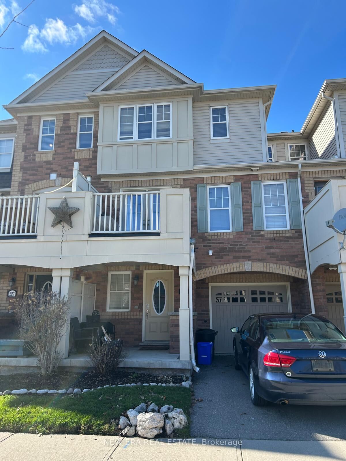 Property Photo: 225 Schreyer Crescent ON L9T 7B6