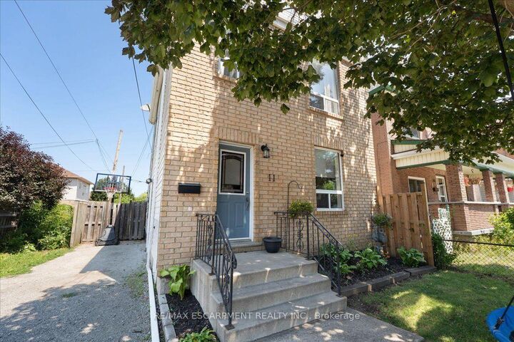Property Photo:  11 Primrose Avenue  ON L8L 2K7 