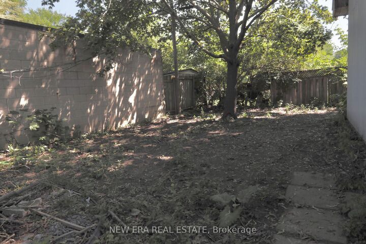 Property Photo:  116 Chesterfield Avenue  ON N5Z 3N2 