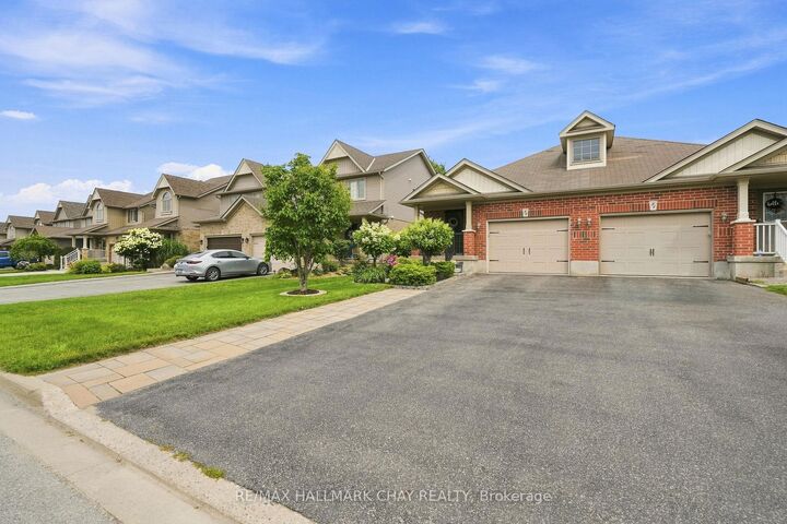 Property Photo: 23 Banting Crescent ON L0M 1B6