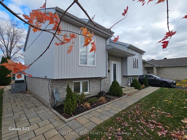 Property Photo:  2033 Concorde Street  ON K6H 6M3 