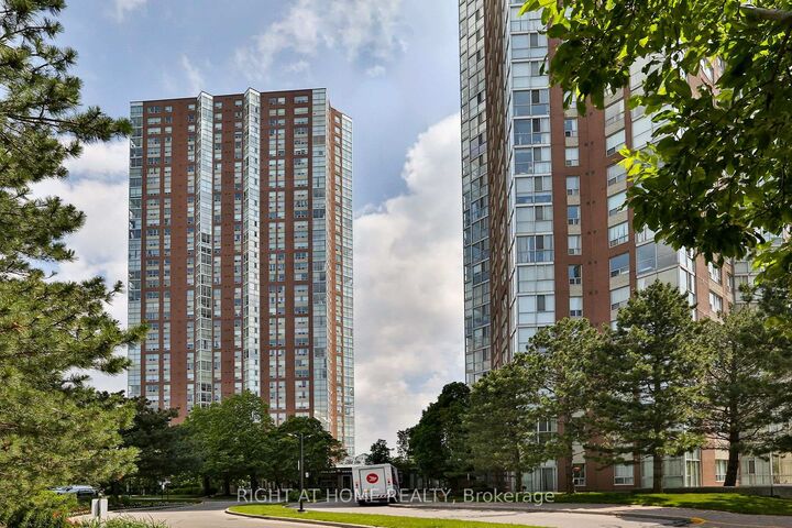 Property Photo: 7 Concorde Place 2212 ON M3C 3N4