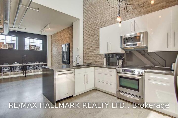 Property Photo: 6 Bartlett Avenue 7 ON M6H 3E8