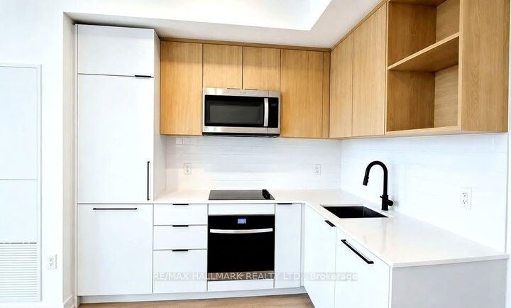 Property Photo:  1185 Dupont Street 322  ON M6H 0G5 