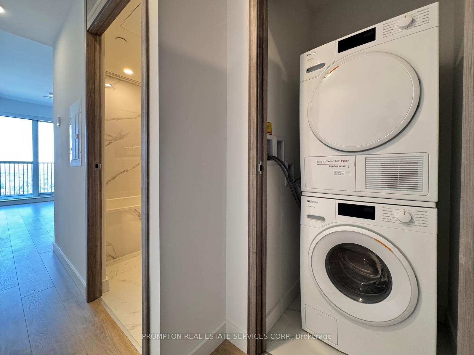 Property Photo: 68 Esther Shiner Boulevard 2706 ON M2K 0J6