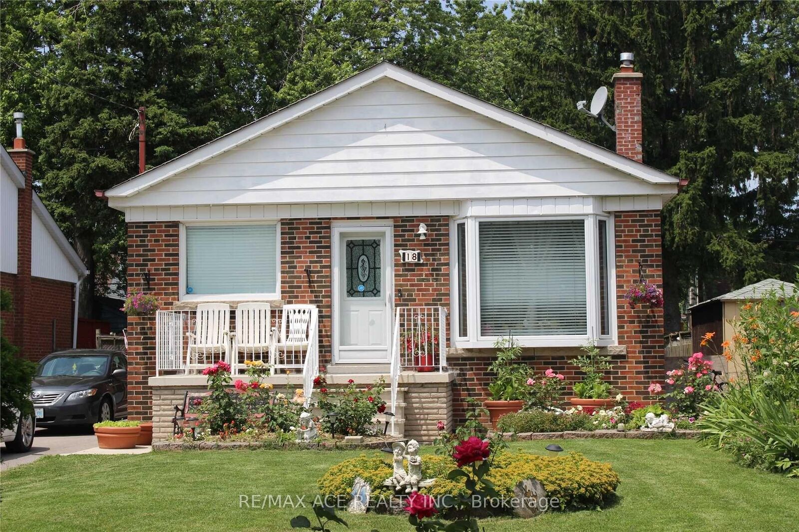 Property Photo:  
