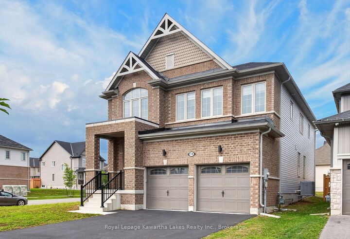 19 Hennessey Crescent — photo 1