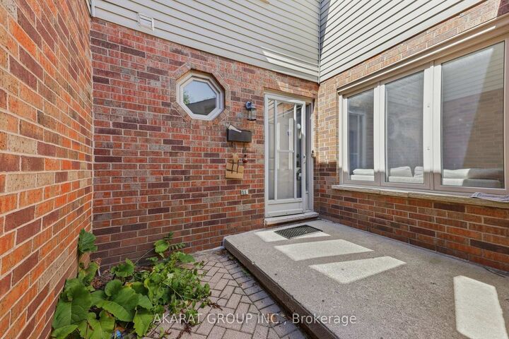 Property Photo: 70 Sunnyside Drive 9 ON N5X 3W4