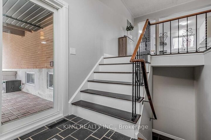 Property Photo:  13 Brookland Drive W  ON L6T 2M4 