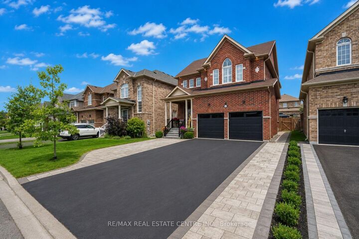 Property Photo: 844 Wrenwood Drive ON L1K 0V8