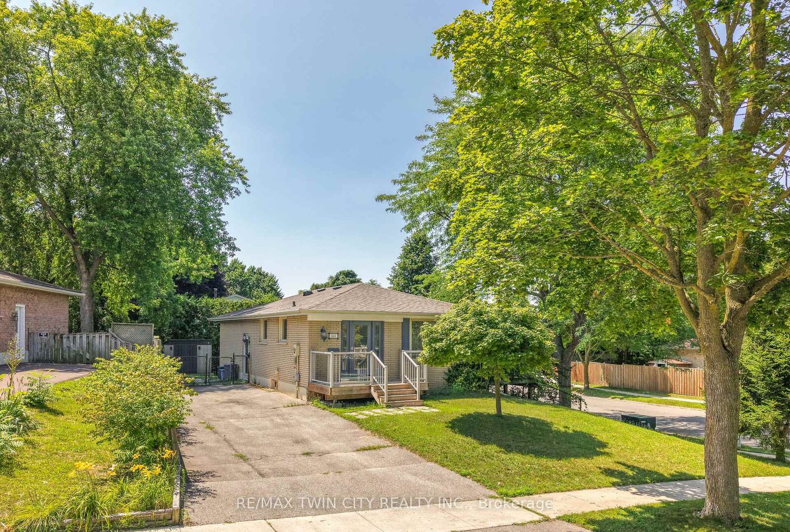 Property Photo:  160 Woodlawn Avenue  ON N3R 5H4 