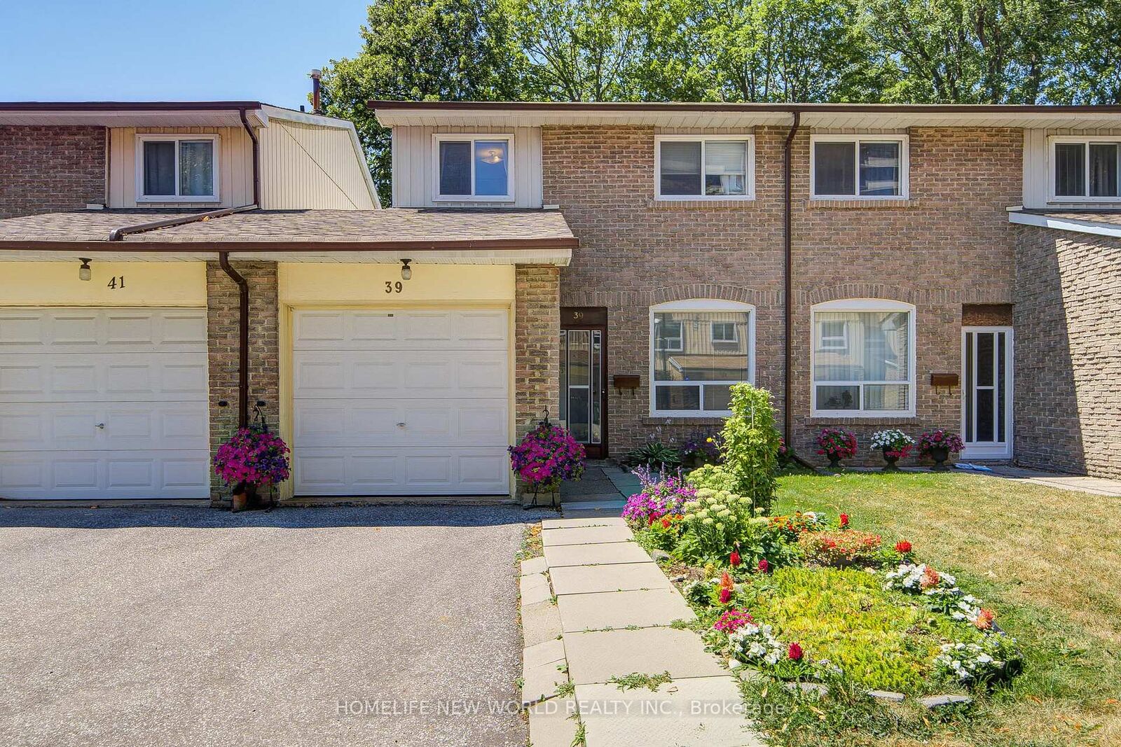 Property Photo: 44 Chester Le Boulevard 39 ON M1W 2M8