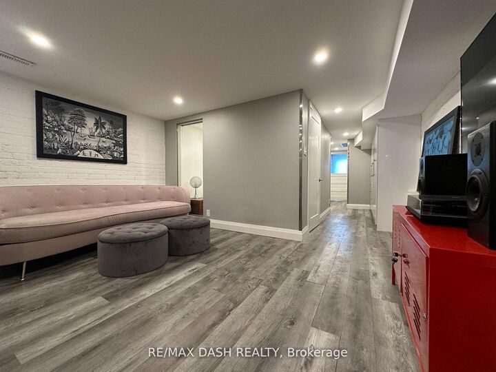 Property Photo:  725 Palmerston Avenue W Bsmt  ON M6G 2P6 