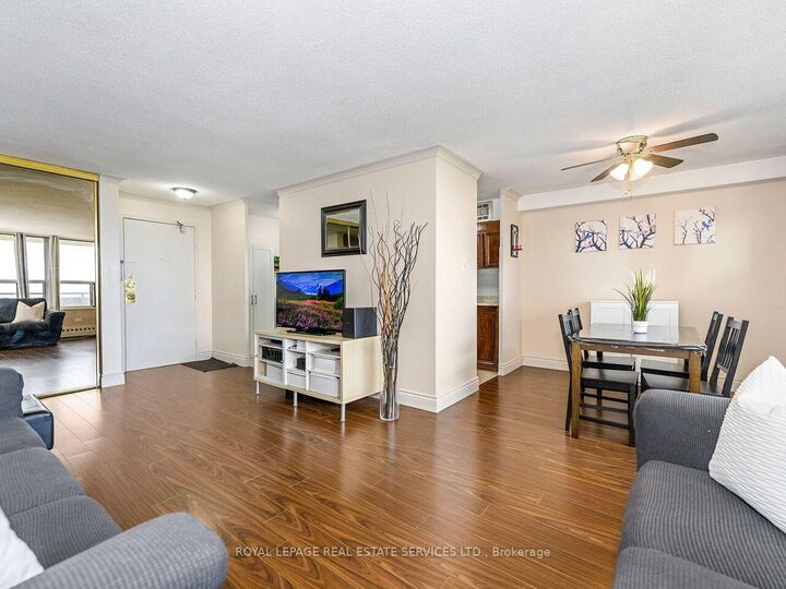 Property Photo: 3120 Kirwin Avenue 1109 ON L5A 3R2