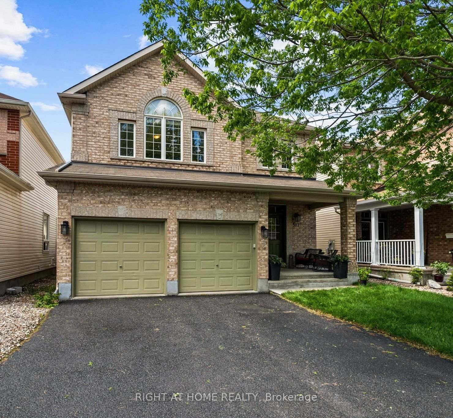 Property Photo: 517 Stonechurch Way ON K2J 0C6