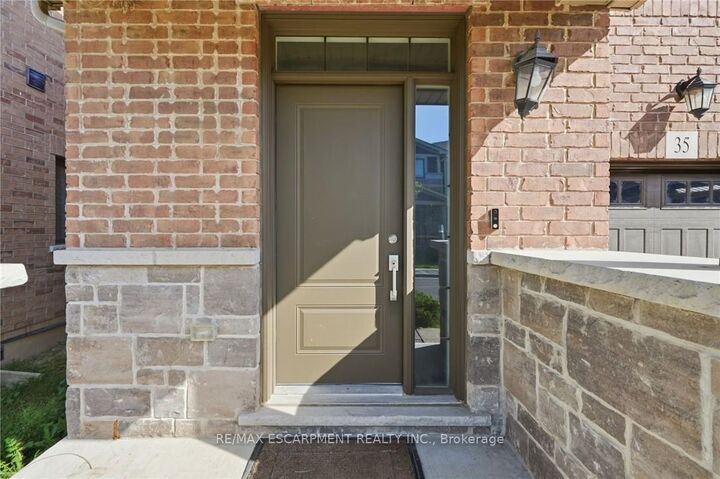Property Photo: 35 Pelican Lane ON L8K 0A4
