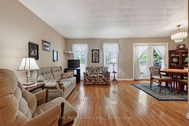 Photo de la propriété:  573 Lansdowne Avenue  ON N4T 1R6 