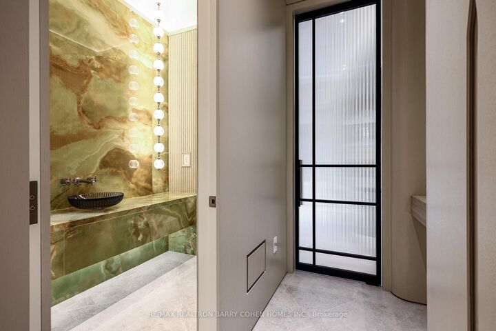 Property Photo: 39 Chudleigh Avenue ON M4R 1T1