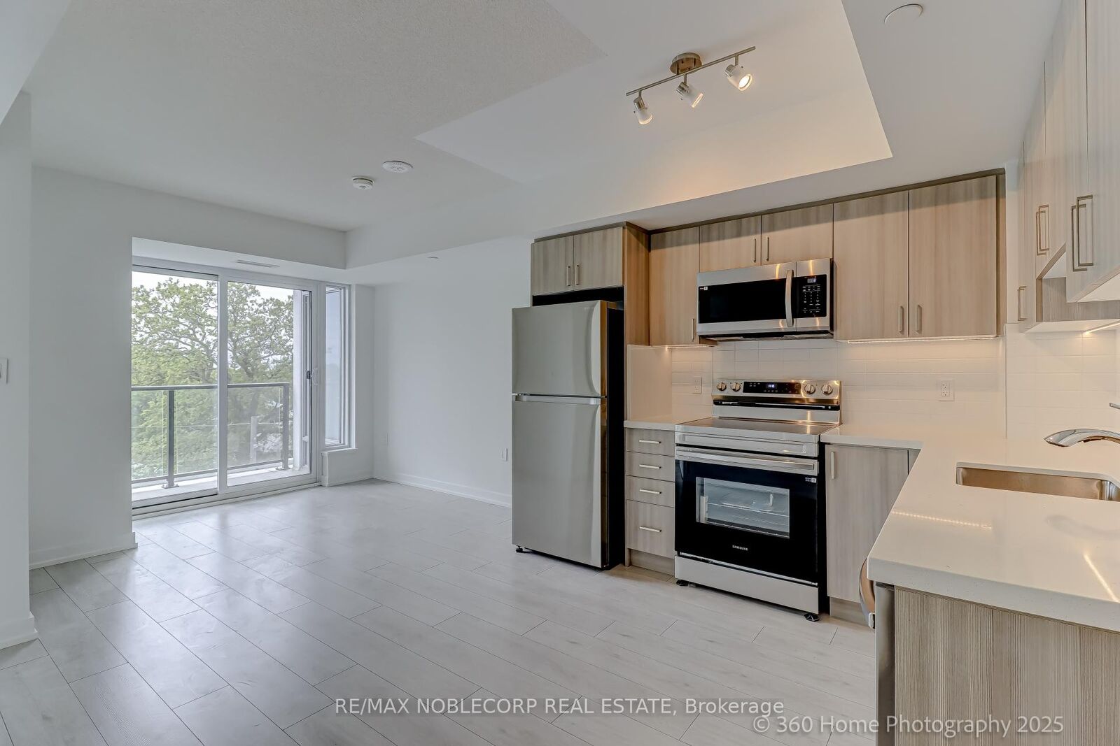 Property Photo: 556 Marlee Avenue 508 ON M6B 0B1