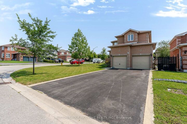 Property Photo:  17 Shaina Court  ON L4N 9S6 