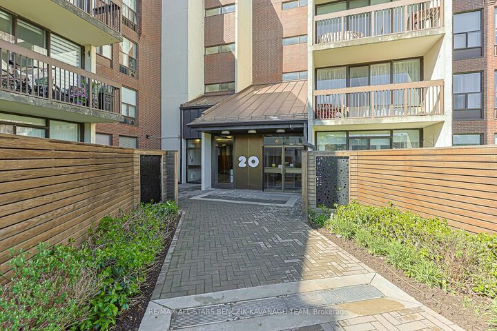 Property Photo: 20 Fashion Roseway N/A 408 ON M2N 6B5