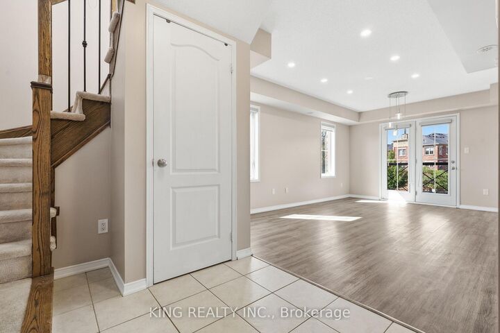 Property Photo:  35 Hays Boulevard 8  ON L6H 0J1 