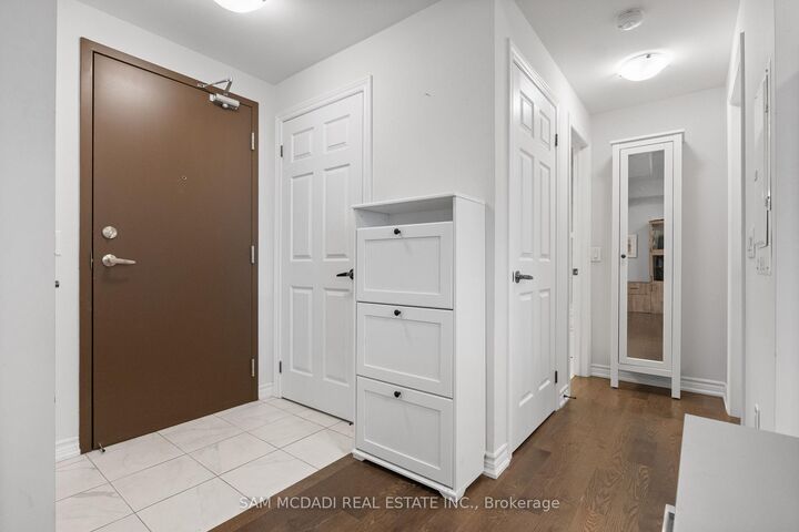 Property Photo: 215 Broadway Street 308 ON L5M 1J1