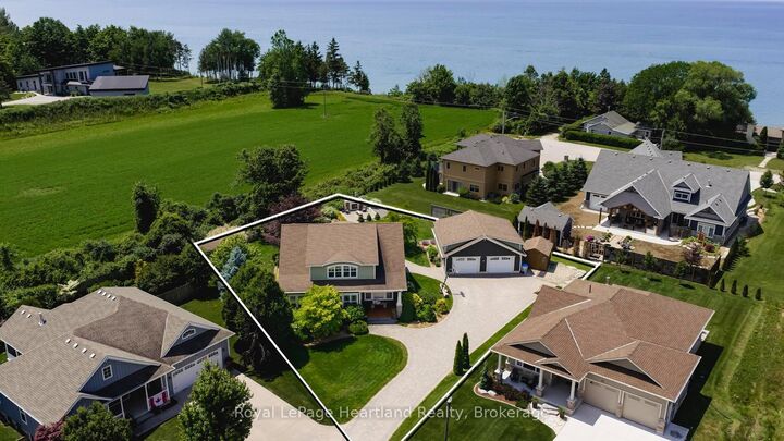 Property Photo: 24 Thimbleweed Drive ON N0M 1G0