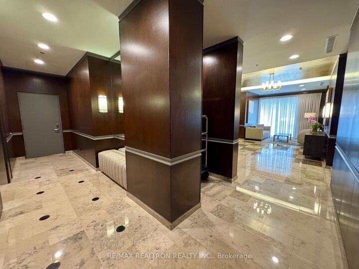 Property Photo:  388 Bloor Street E 1107  ON M4W 3W9 