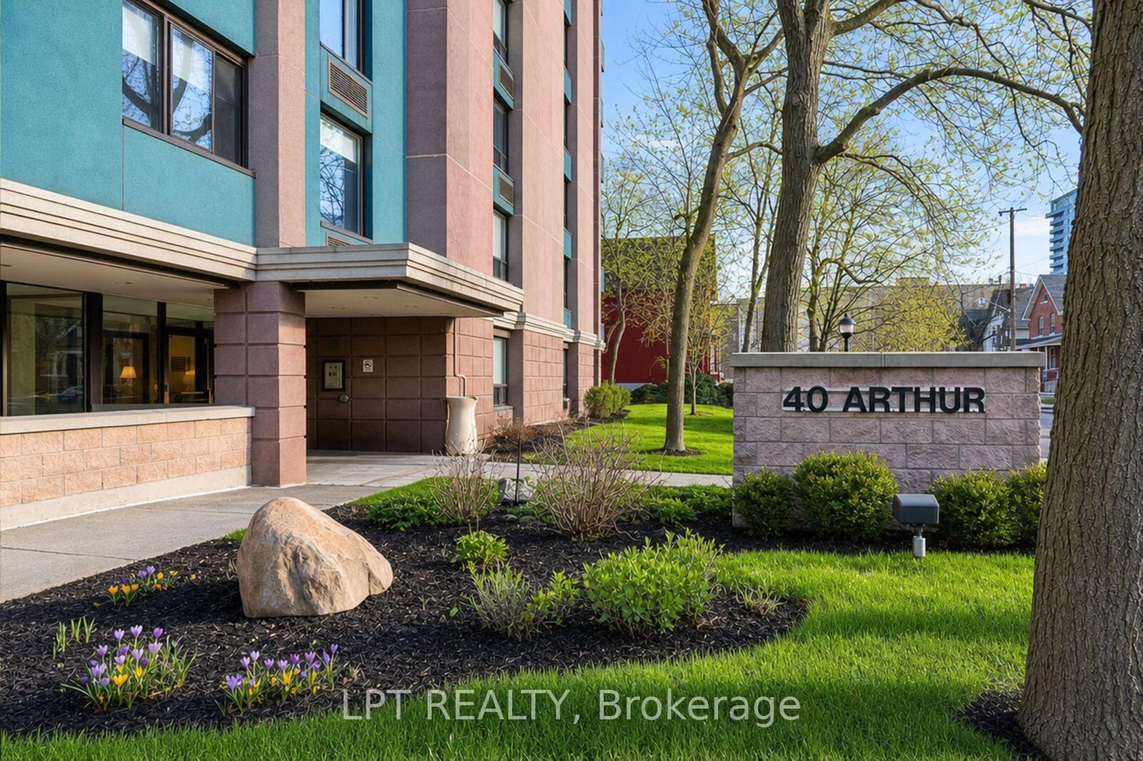 Property Photo: 40 Arthur Street 703 ON K1R 7T5