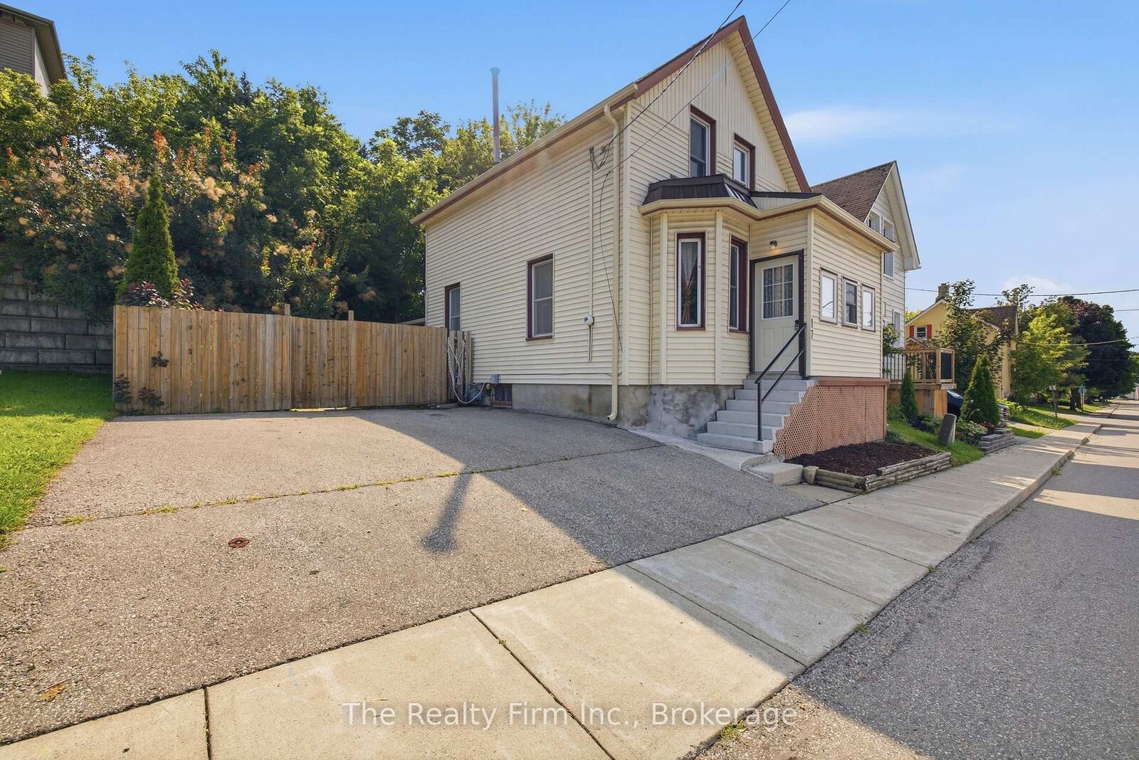 Property Photo: 17 Douglas Street ON N4S 2Y1